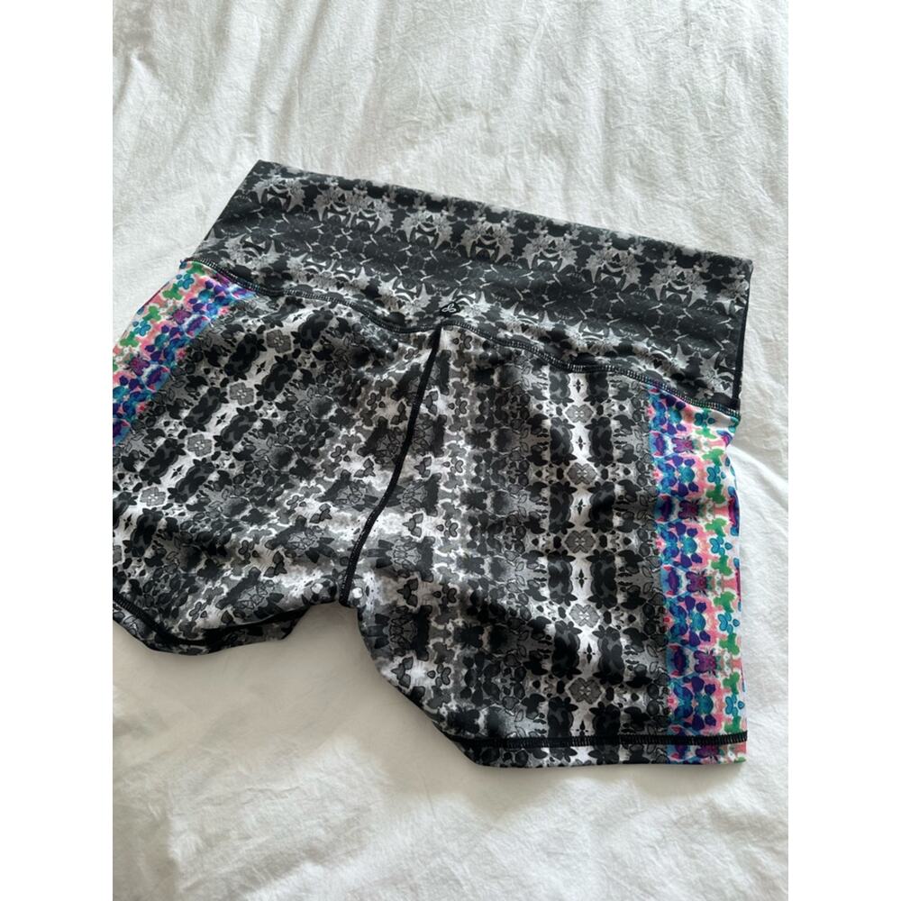 Prana Black Bike Shorts with Floral Side Panels, size XL - Picture 7 of 9